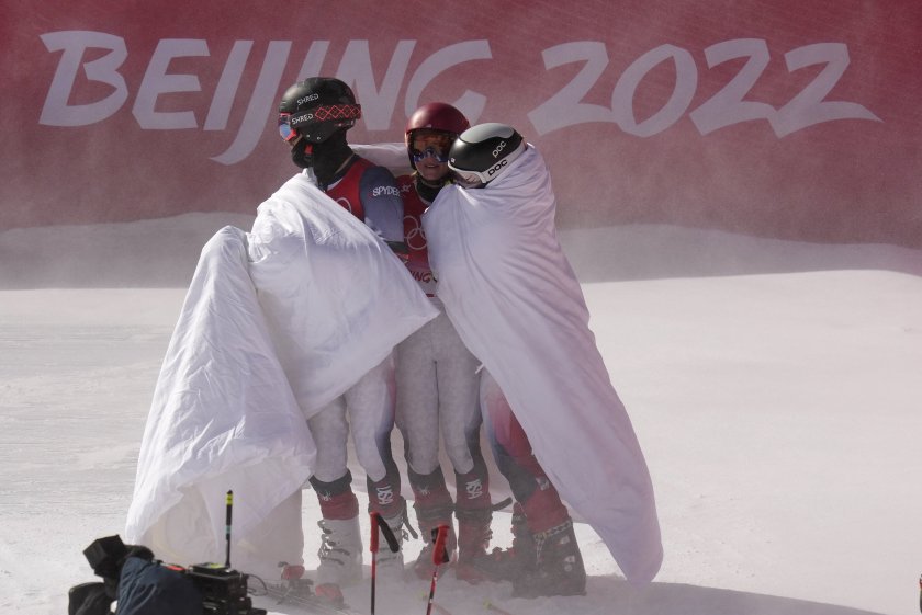 Ски с юргани в Пекин! А Микаела Шифрин удари дъното в отборното (СНИМКИ)