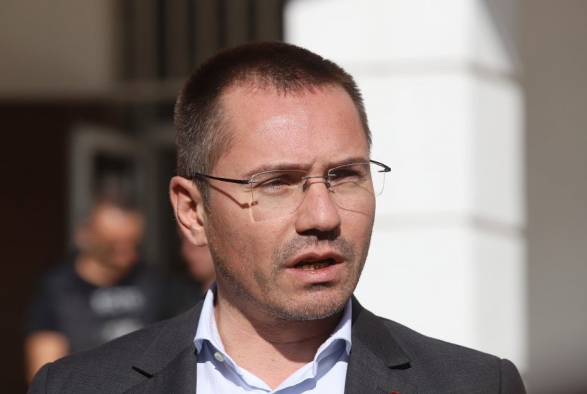 Съпредседателят на ВМРО Ангел Джамбазки обяви пред медиите, че партията