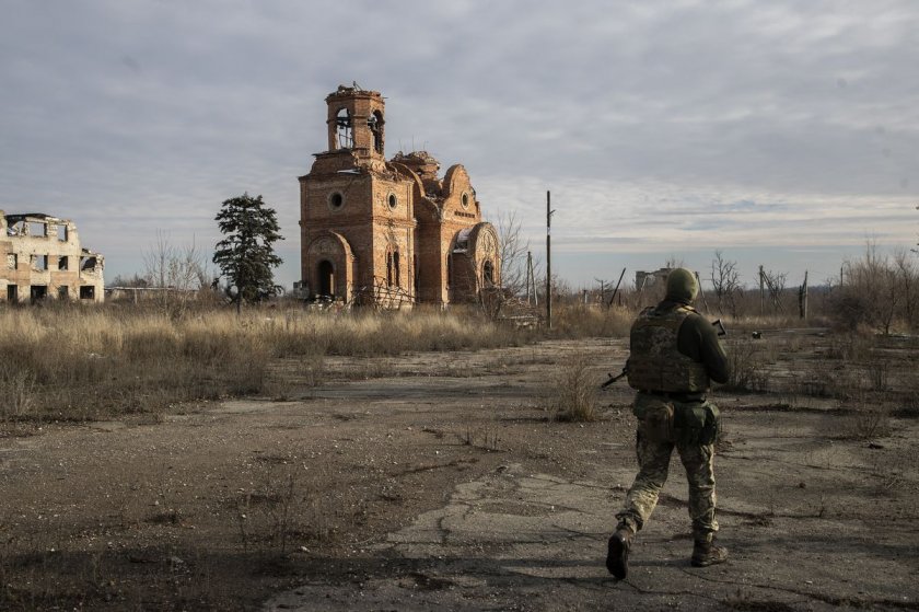 Стрелба от артилерийски оръдия се чува в Луганск, предава кореспондент