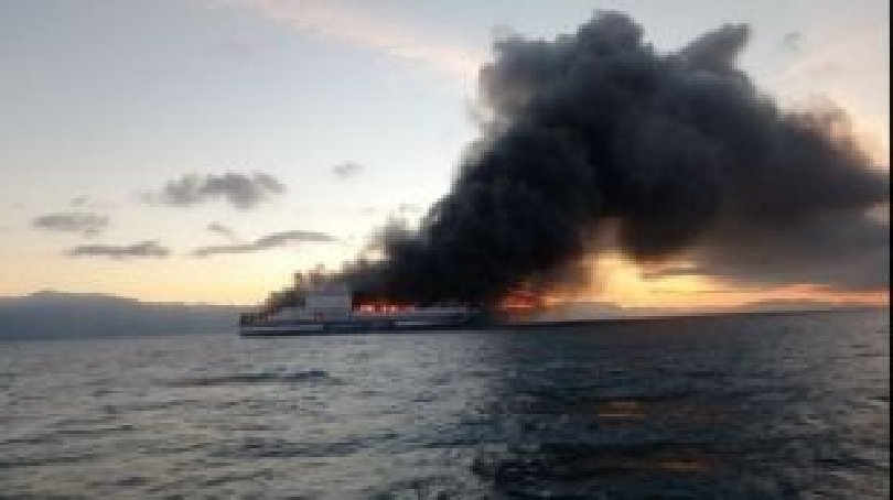 Намериха мъртъв шофьор на горящия кораб в Гърция