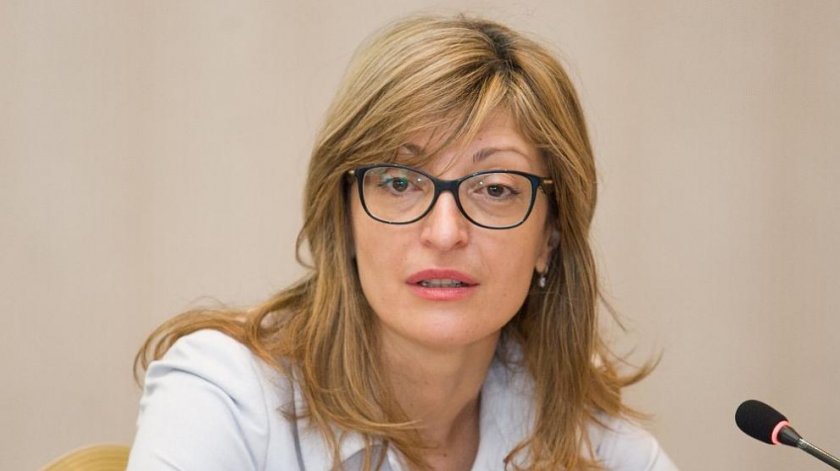 Бившият външен министър Екатерина Захариева се възмути, че в бюджета