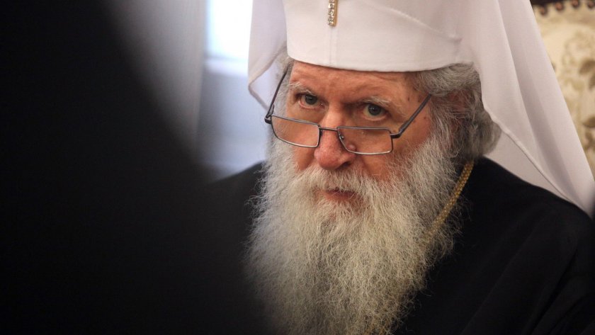 Патриарх Неофит се моли за мир