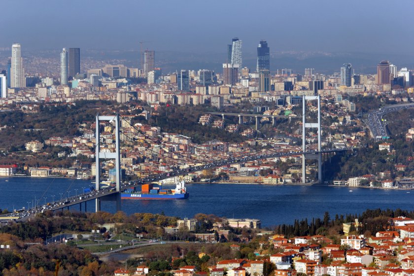 Украйна иска Турция да затвори Босфора за руски кораби