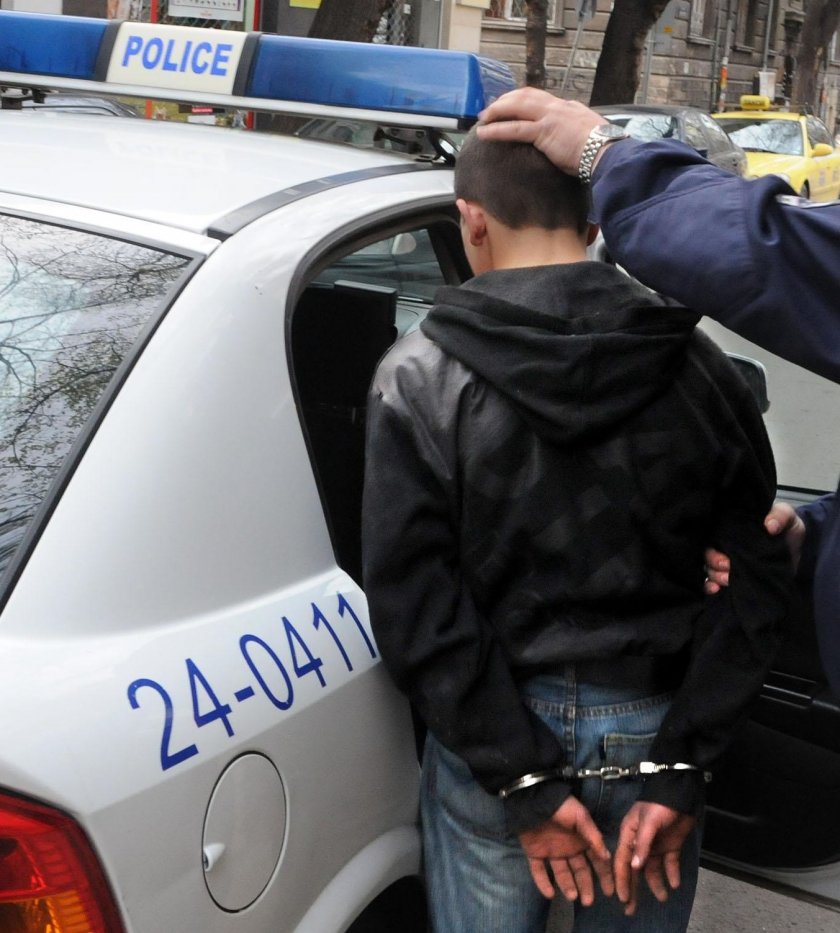 Две преписки е образувала габровската полиция срещу 14-годишен хулиган, който