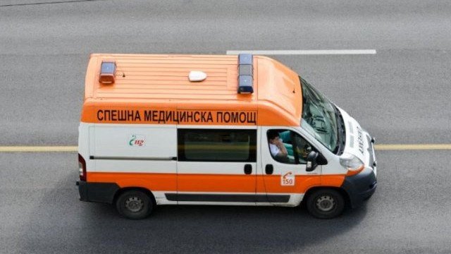 Бебе е в болница след катастрофа край „Петрохан”