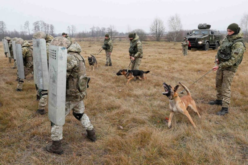 От Държавната гранична служба на Украйна обявиха, че руските войски,