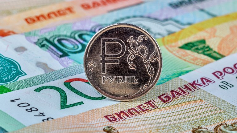 Руската рубла се срина рекордно спрямо долара