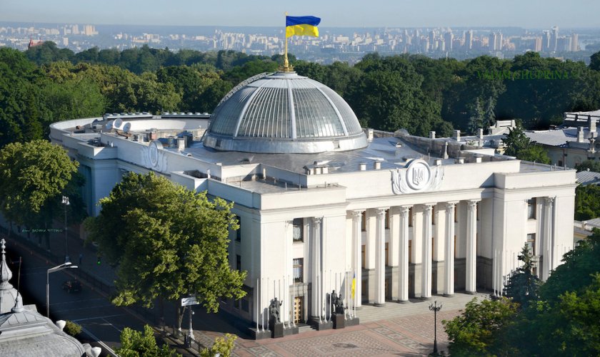 Парламентът на Украйна, както се очакваше, одобри въвеждане на извънредно