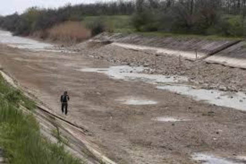 Крим си върна прясната вода от Днепър с взрив