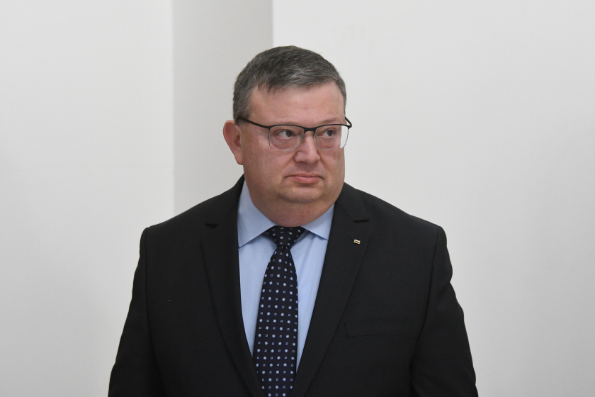 Председателят на КПКОНПИ Сотир Цацаров е спечелил обжалването за отнетия