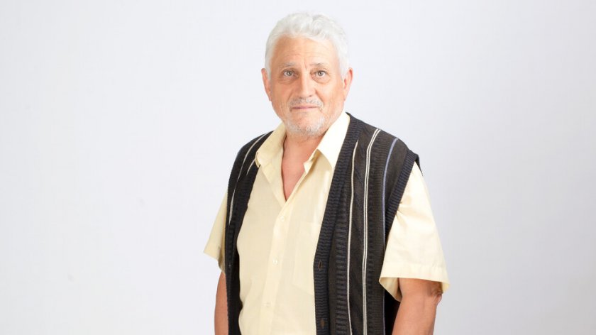 Любомир Петкашев започва да строи къщата си в благоевградското село