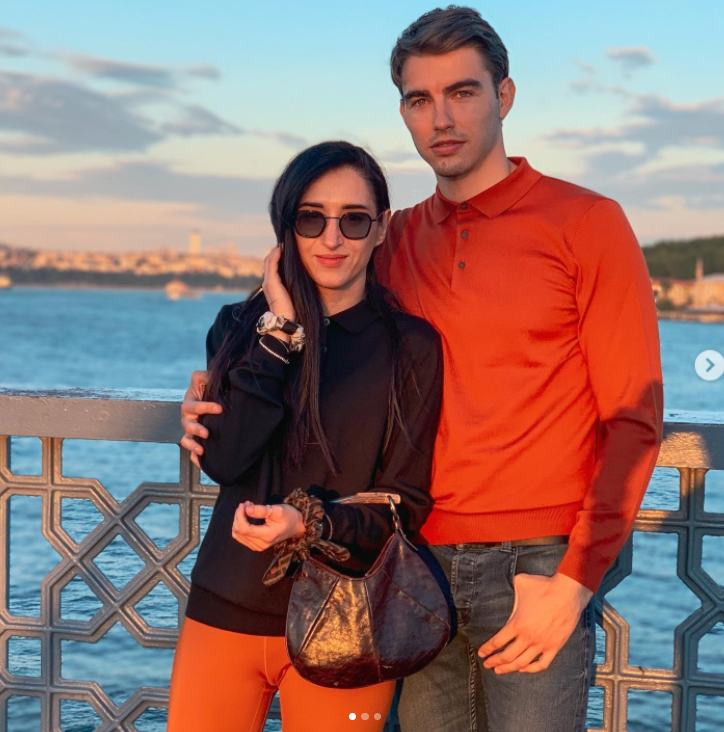 Певицата Сантра роди първото си дете. Брюнетката съобщи новината със