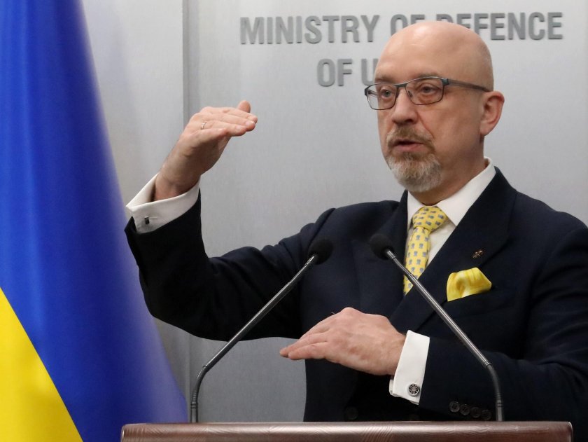 Украинският министър на отбраната предупреди за планирана информационна атака