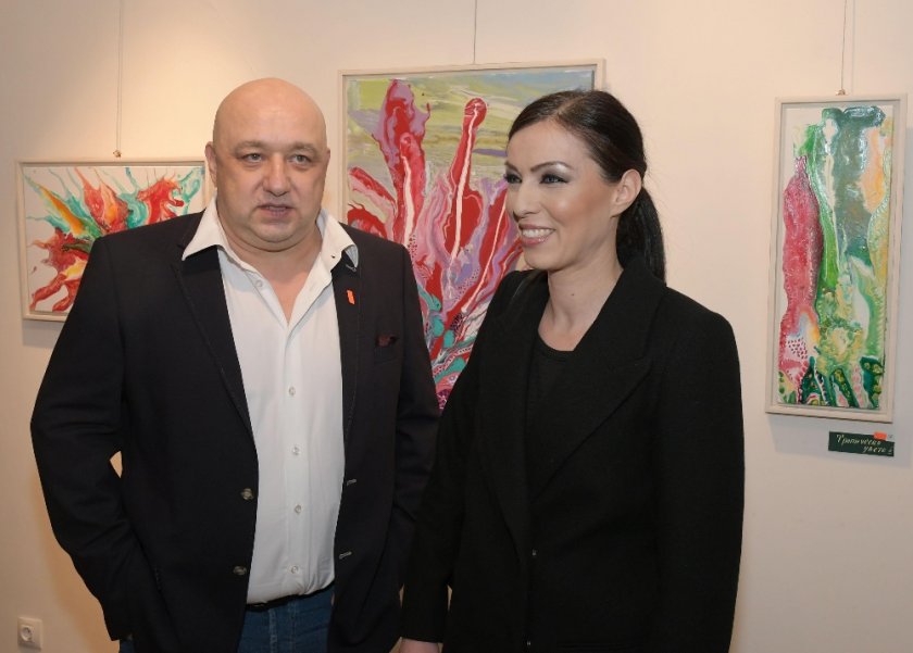 От време на време някой се сеща да ни раздели