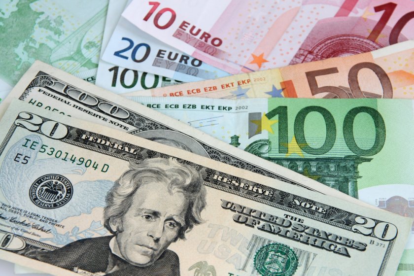 Еврото под 1,10 долара за първи път от май 2020 г.