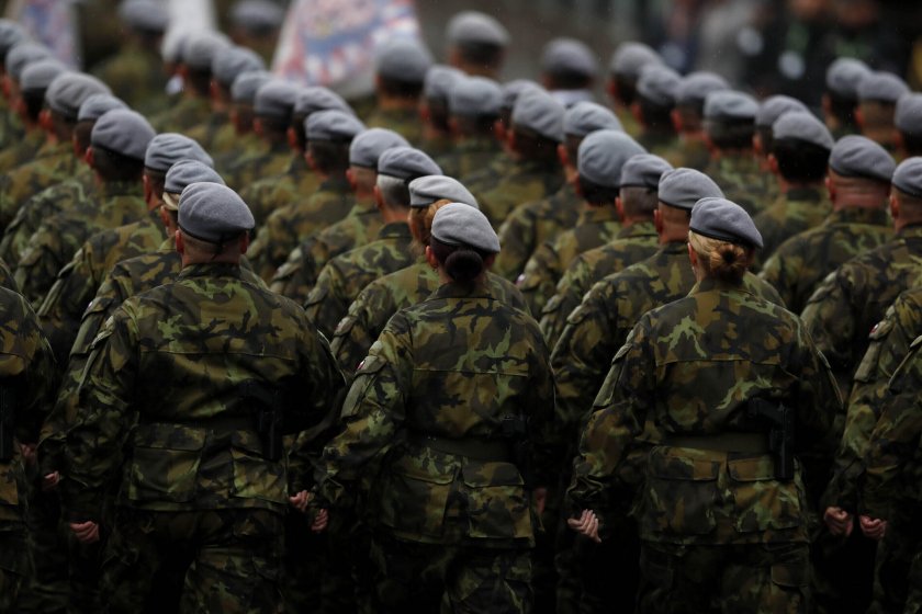 Правителството на Чехия одобри да изпрати до 650 войника в
