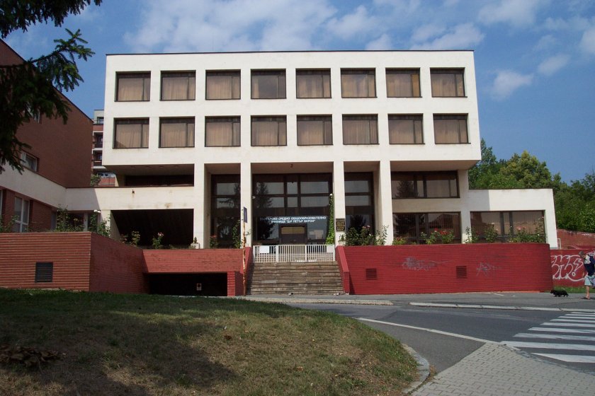 Българско средно училище „Д-р Петър Берон“ в Прага предоставя убежище