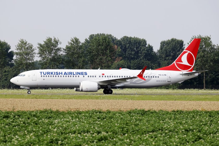 Главният турски авиопревозвач “Turkish Airlines“ отмени 100 полета, планирани за