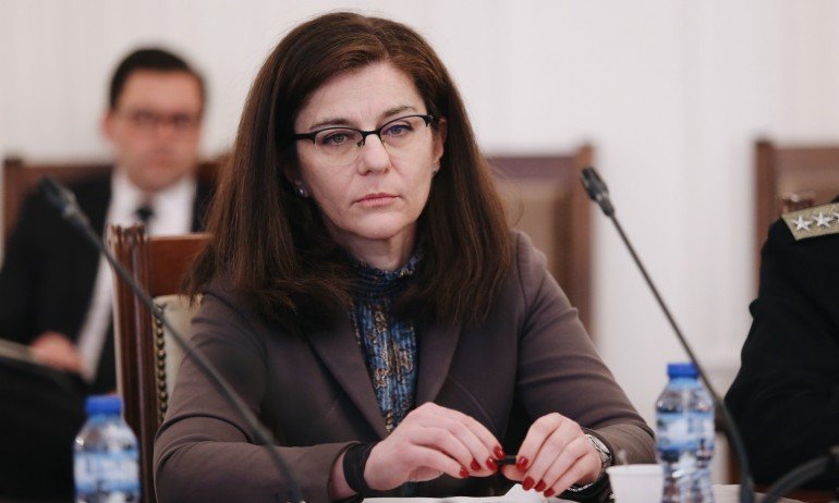 Външно кърши пръсти за разбитата сграда на нашето посолство в Гана