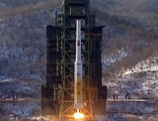 Северна Корея изстреля неизвестен снаряд, който изглежда се е разбил