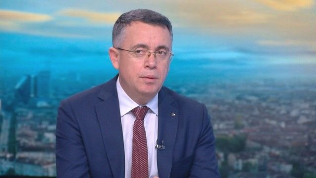 Хасан Азис: Общините харчат пари от своите бюджети за бежанците