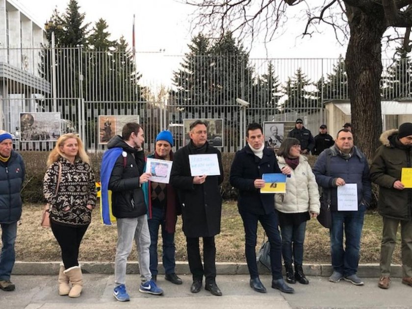 Протест в защита на журналистката Марина Овсянникова, който издигна плакат