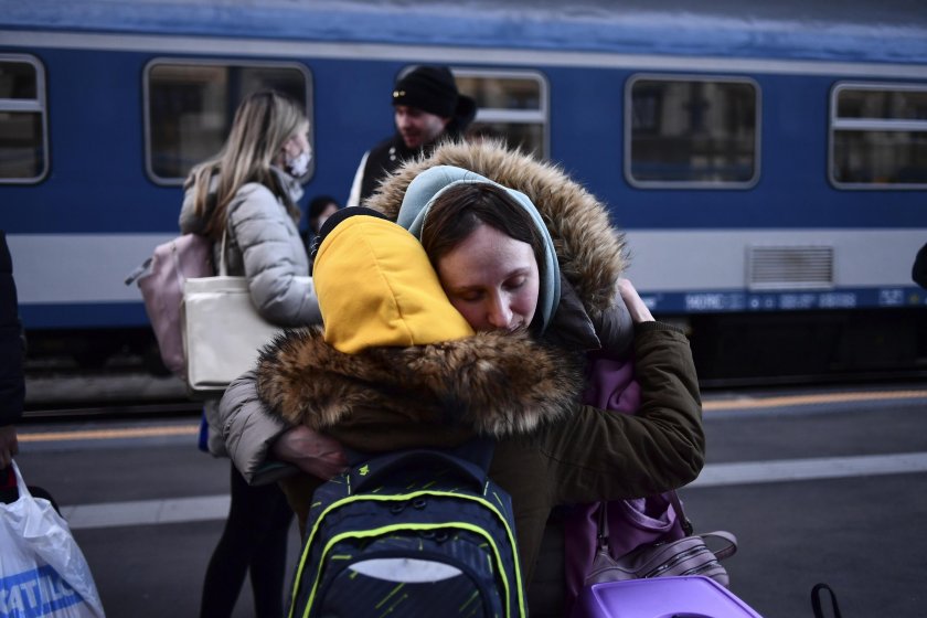 Техническа неизправност спря влакове с бежанци в Полша