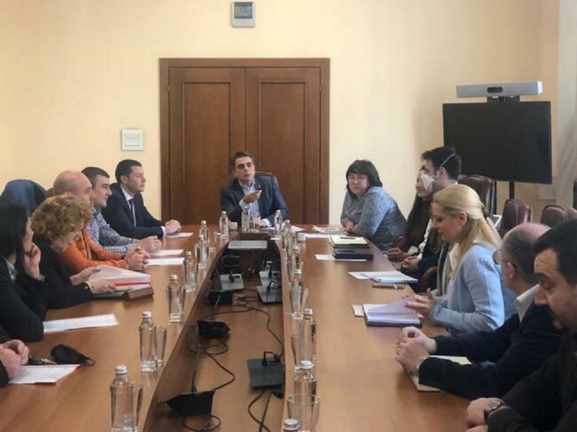 Двама министри се срещнаха с гневните фермери
