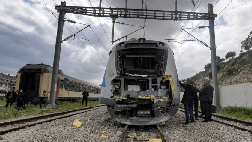 Десетки ранени след сблъсък на два влака в Тунис
