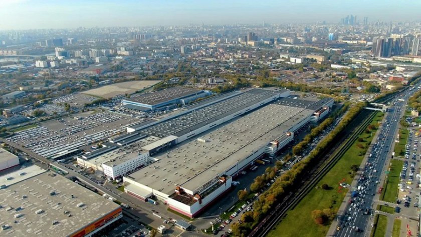 Рено (Renault) възобновява от днес производството на автомобили в завода