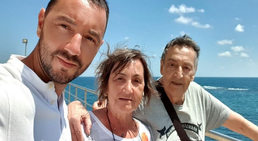 Починал е бащата на Антон Хекимян. Директорът на &bdquo;Новини, актуални