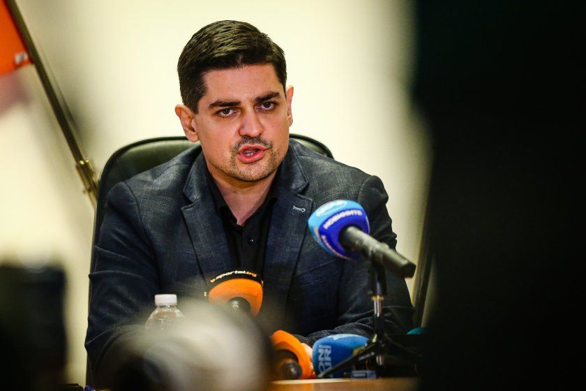 Министър Василев: Май няма опасност за лиценза на БФС