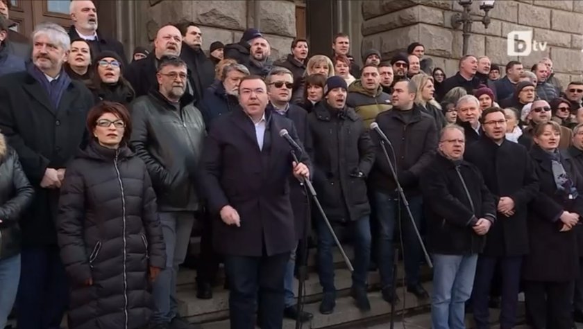 Божков за поддръжниците на Борисов: Шепа протестиращи, но утре ще го предадат!