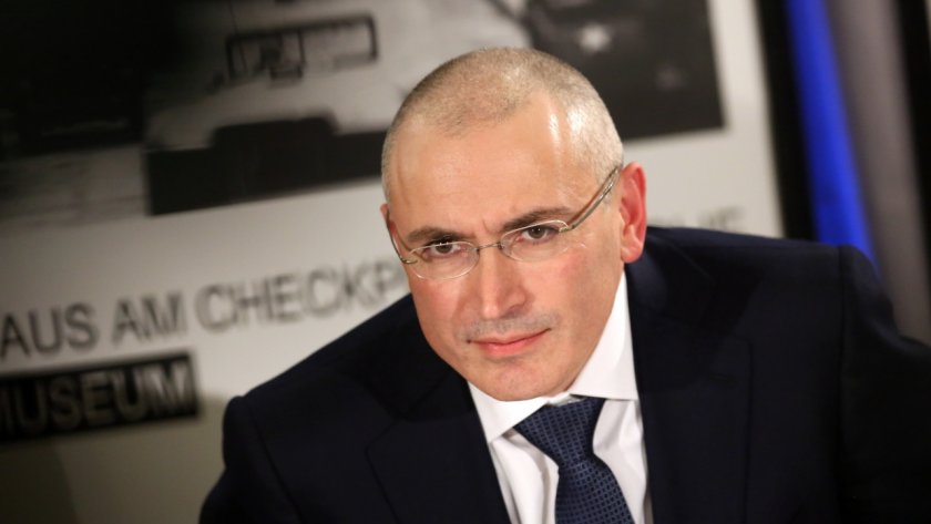Ходорковски се изгаври с Путинова Русия: Лист хартия е 4 пъти по-скъп от рублата!