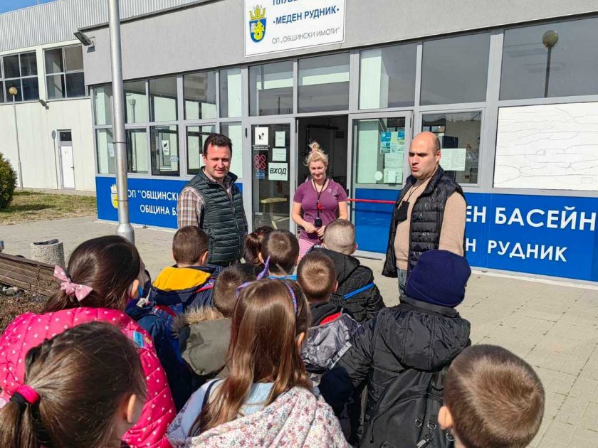Първокласниците ще плуват безплатно в Бургас