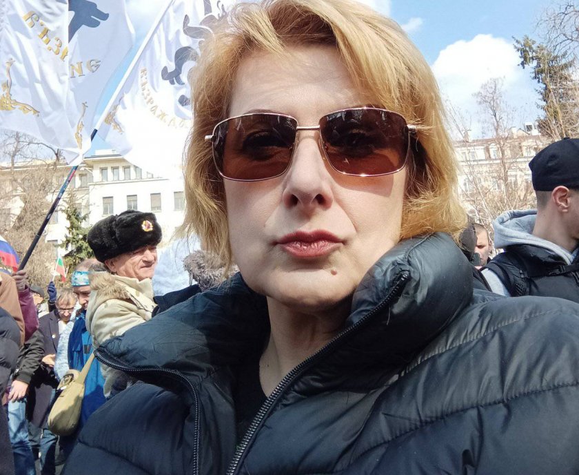 Агресивната депутатка от „Възраждане” Елена Гунчева, която втрещи не само
