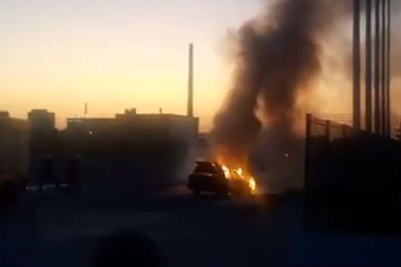 Кола изгоря до основи на Асеновградско шосе
