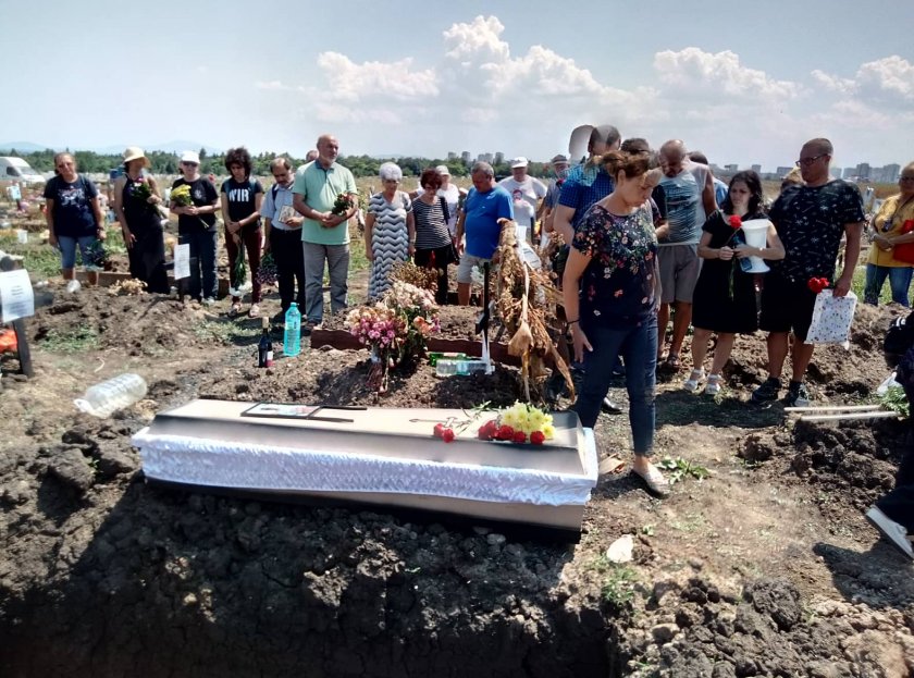 Шепа другари изпратиха убития турист Коста Янков