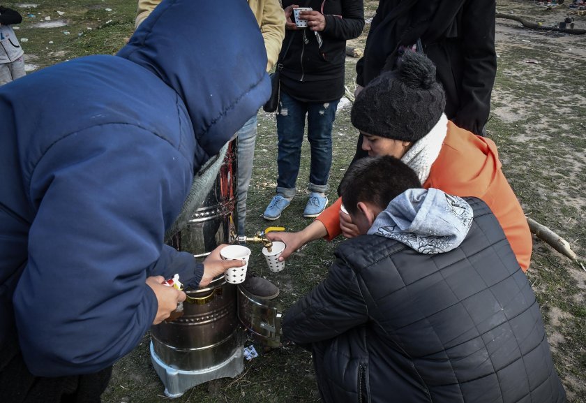 Наши граничари са спрели на браздата 55 000 бежанци 