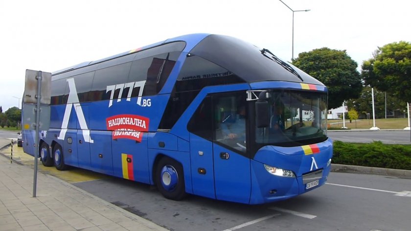 Автобусите, които ползват първият тим и юношеският състав на Левски