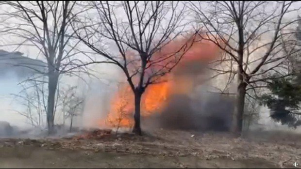 Пожар бушува на "Крайезерна" в Бургас