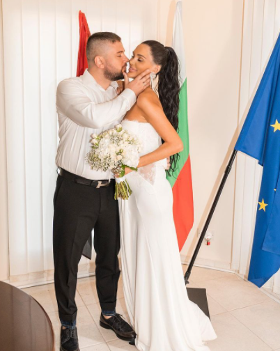 Певицата и модел Палома Митева се похвали с пръстен и