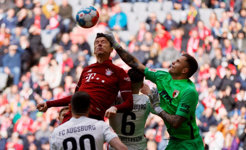 Байрен Мюнхен надви трудно Аугсбург с 1:0 в баварското дерби