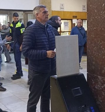 Стефан Янев се нареди на опашка в КАТ