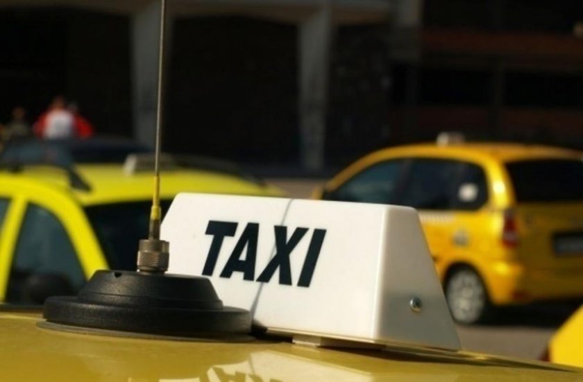 18-годишен потроши такси в Шумен