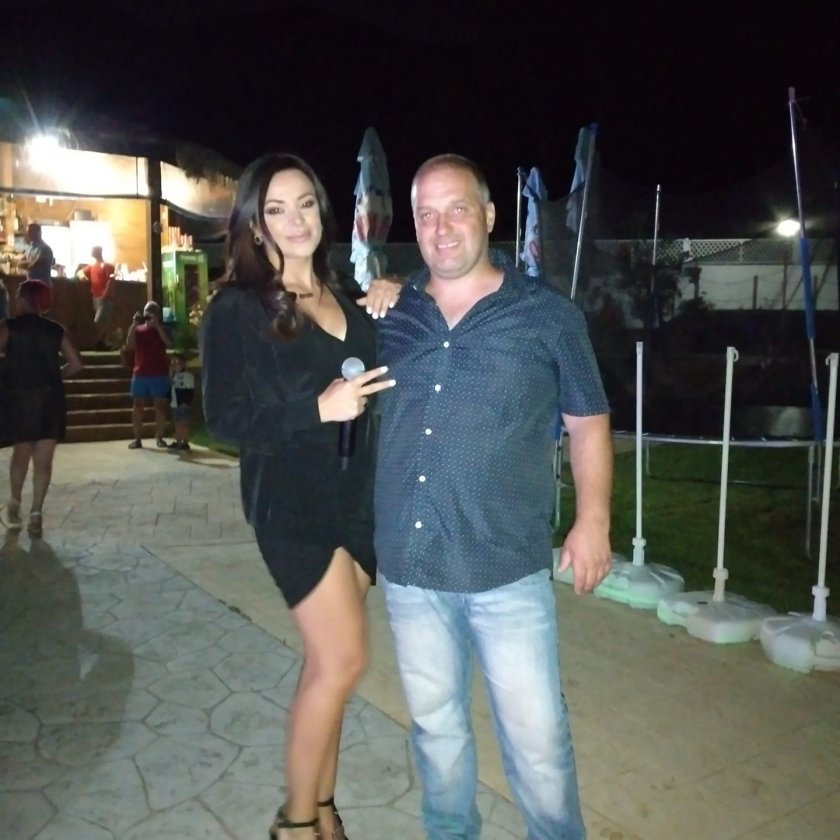 Ергенът, но не Виктор Стоянов, а Васил Боянов, настоятелно търси