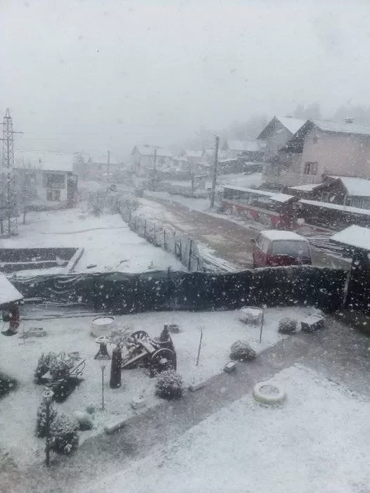 Сняг покри Трънско все едно не е 10 април, а