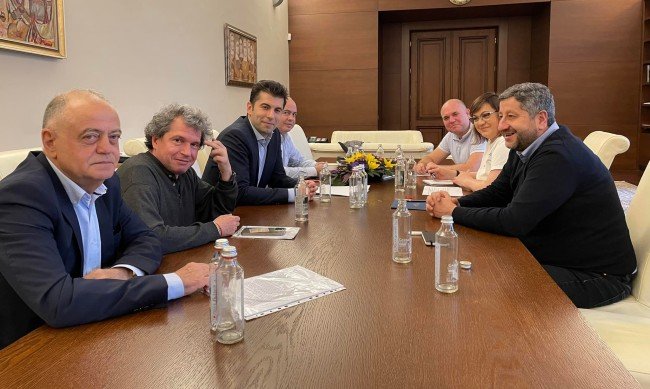 Комисията на Тошко оправи СЕМ за 4 минути