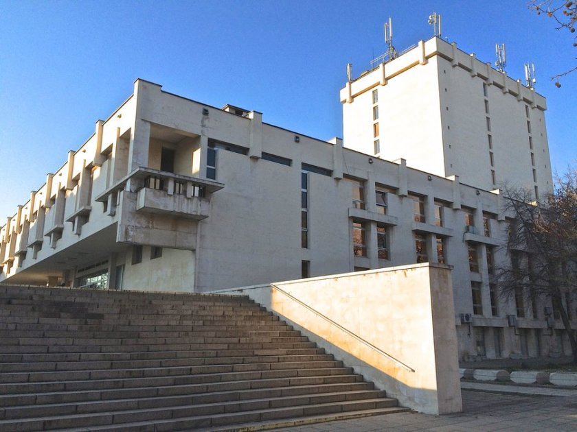 Народната библиотека в Пловдив моли да й дарят фотографски албуми, картички и портрети