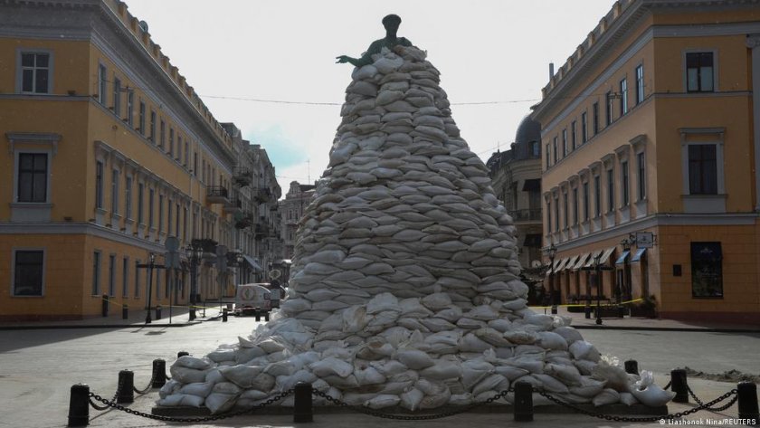 Руските войски са унищожили най-малко 166 паметника на културата от
